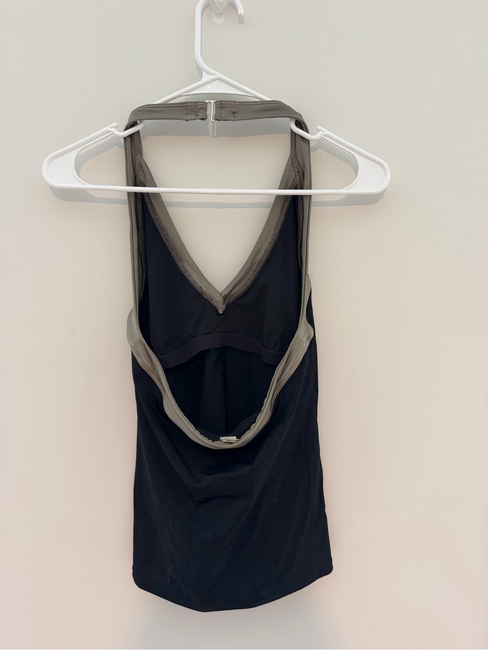 Victoria’s Secret Halter Workout Tank Top Women’s Medium - Picture 2 of 8
